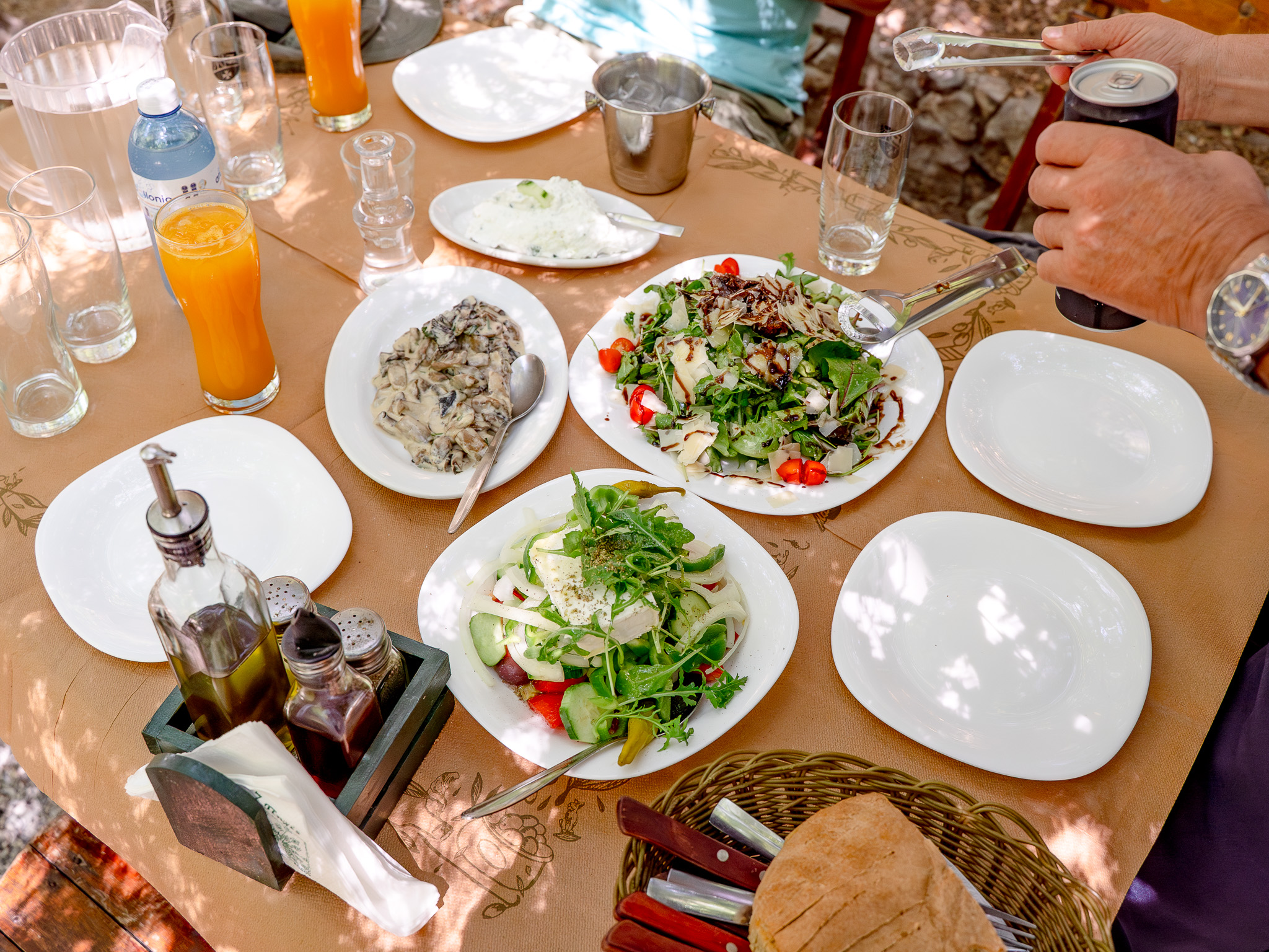 Tradycyjna grecka kuchnia podczas wycieczki Magic Tours na Rodos